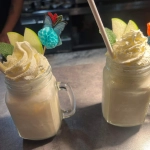 Nos cocktails sont élaborés avec des produits frais et choisis avec soin .